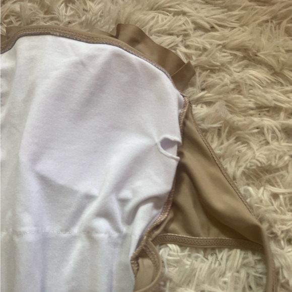 Never worn women’s one piece swimsuit - Picture 3 of 4